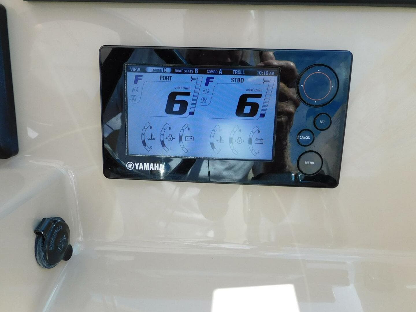 2016 Pursuit 325 Dual Console — photo 21