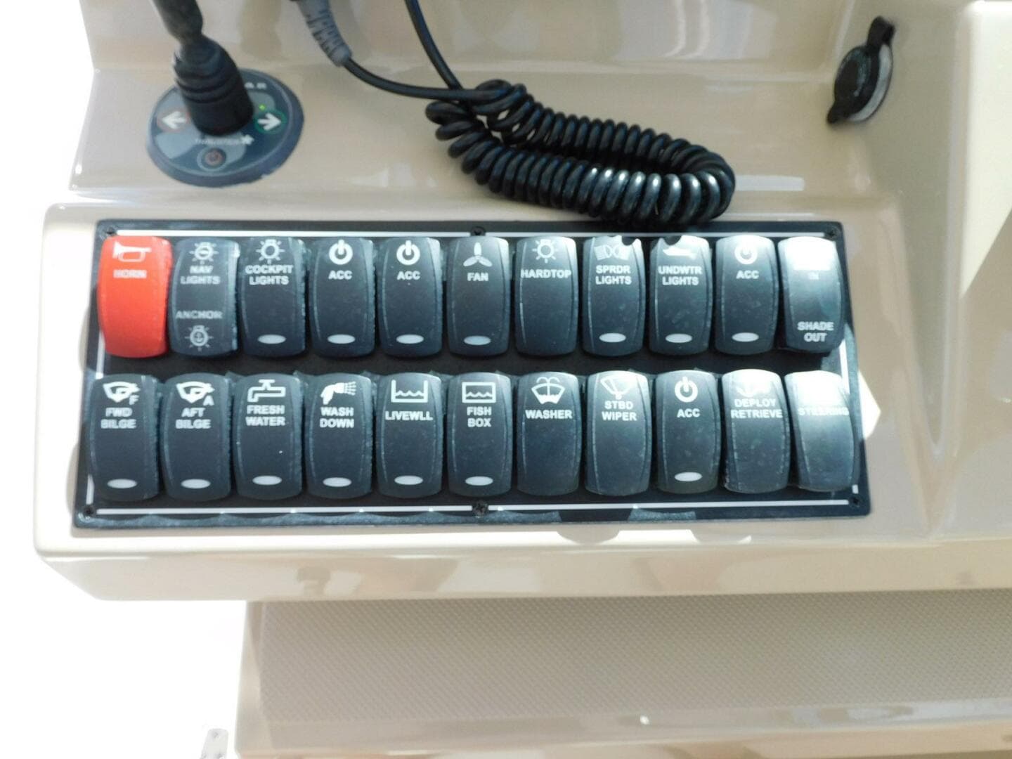 2016 Pursuit 325 Dual Console — photo 22