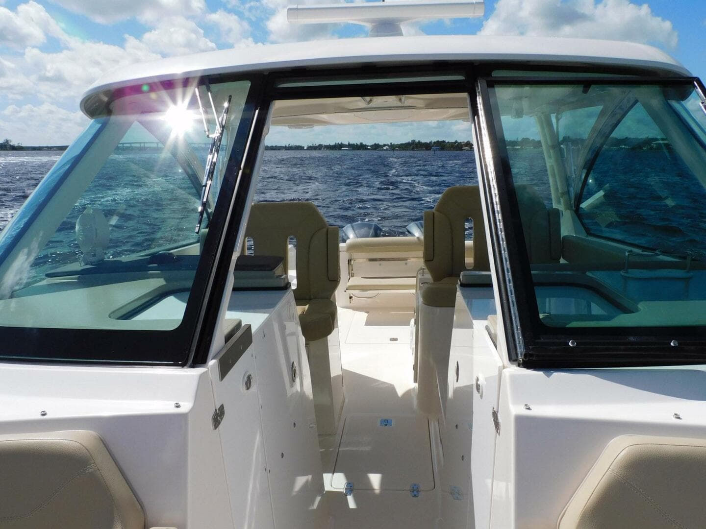 2016 Pursuit 325 Dual Console — photo 9