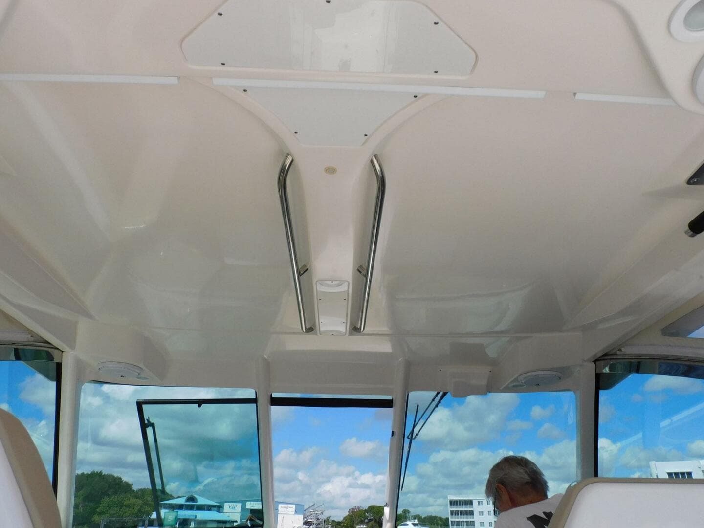 2016 Pursuit 325 Dual Console — photo 13