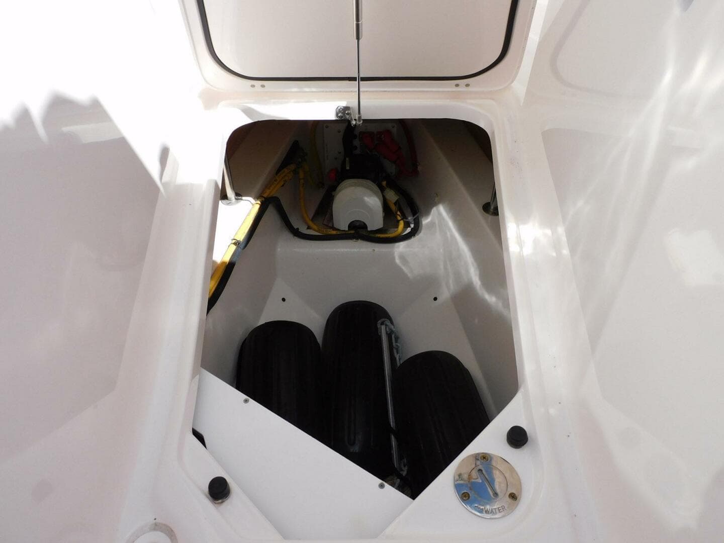 2016 Pursuit 325 Dual Console — photo 8