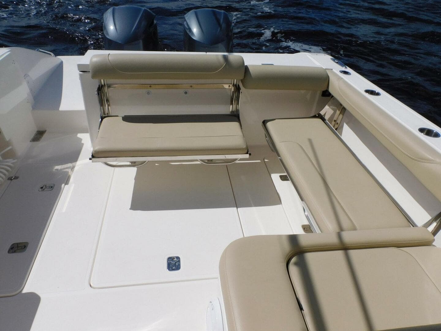 2016 Pursuit 325 Dual Console — photo 29