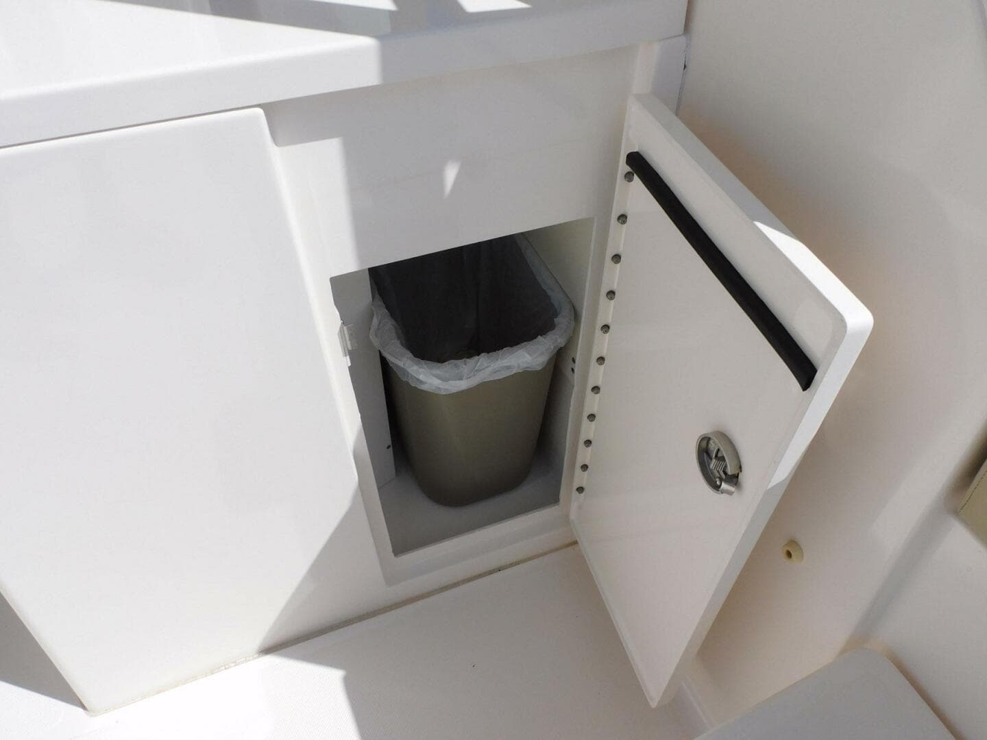 2016 Pursuit 325 Dual Console — photo 28