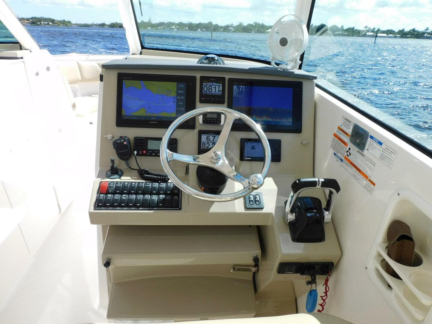 2016 Pursuit 325 Dual Console — photo 15