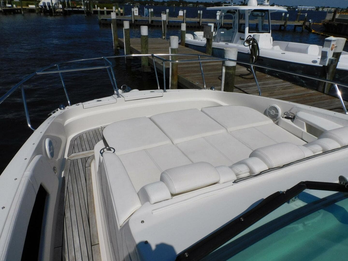 2018 Sea Ray 320 Sundancer — photo 20