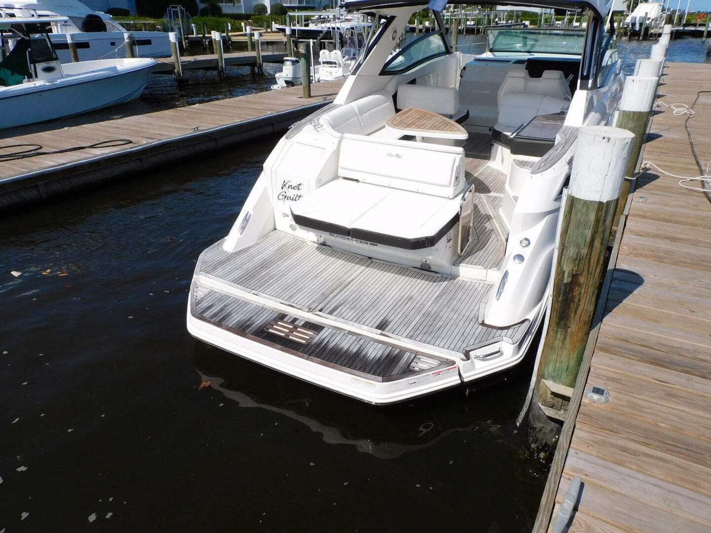 2018 Sea Ray 320 Sundancer — photo 33