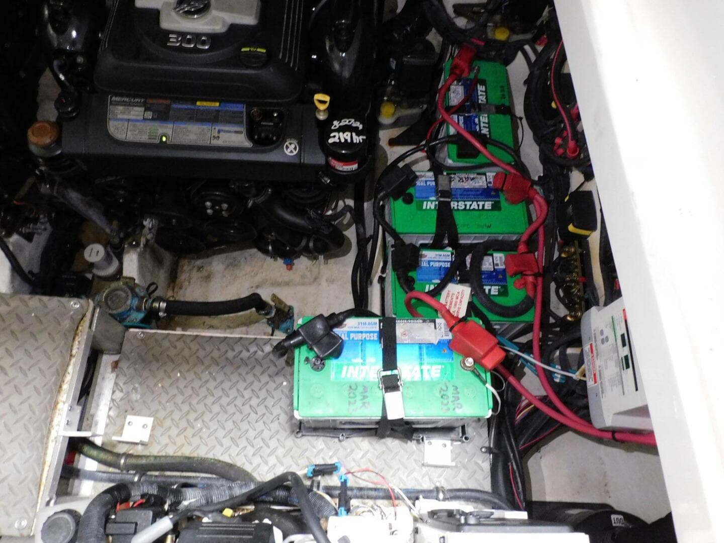 2018 Sea Ray 320 Sundancer — photo 35