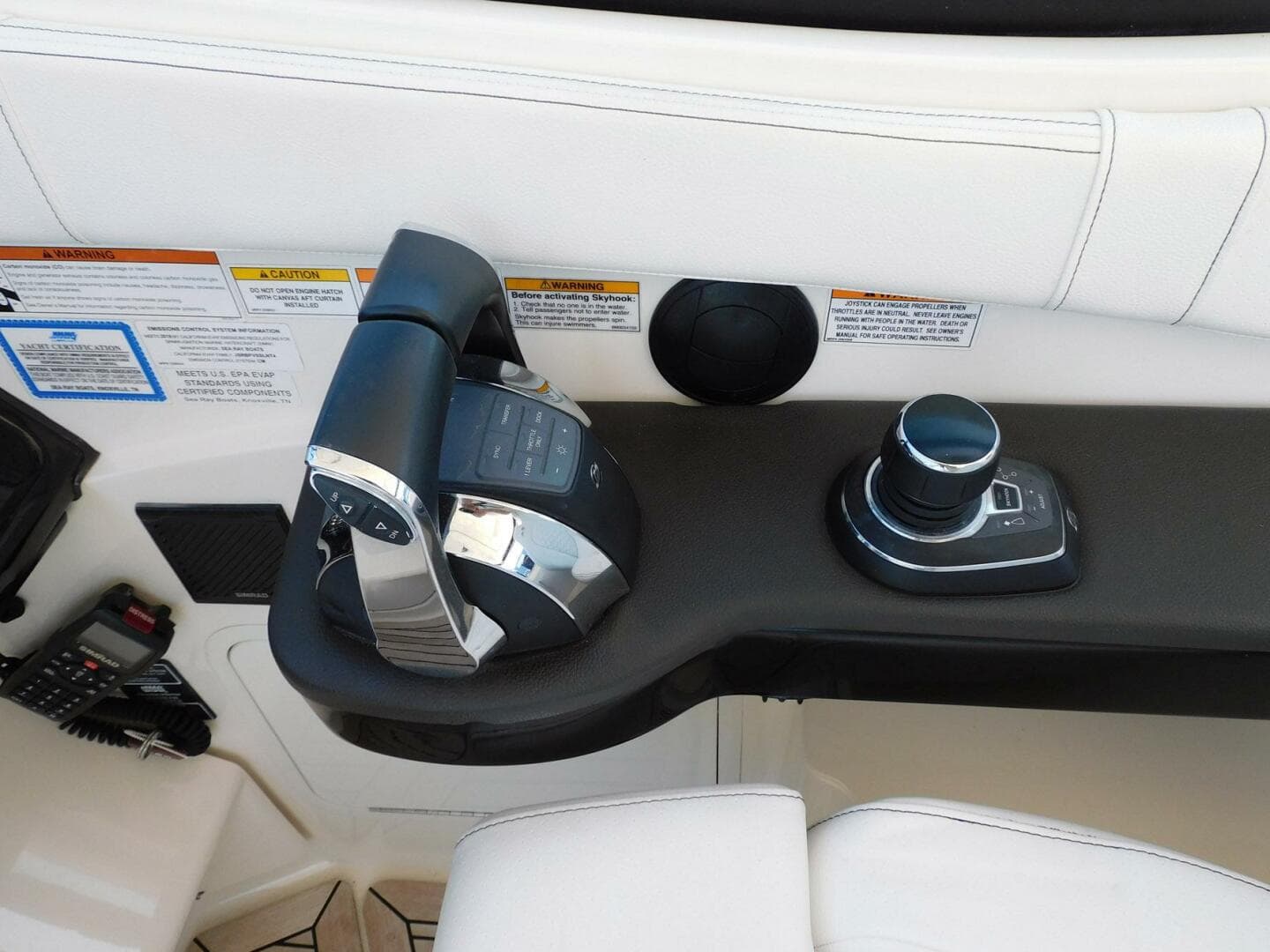 2018 Sea Ray 320 Sundancer — photo 24