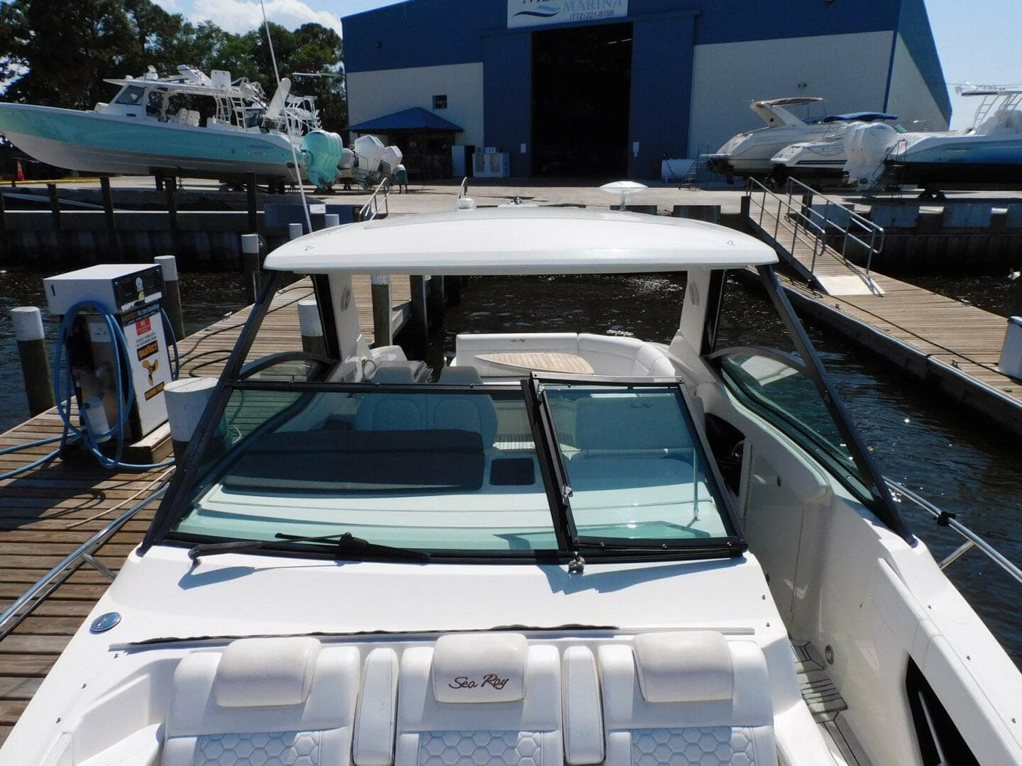 2018 Sea Ray 320 Sundancer — photo 21