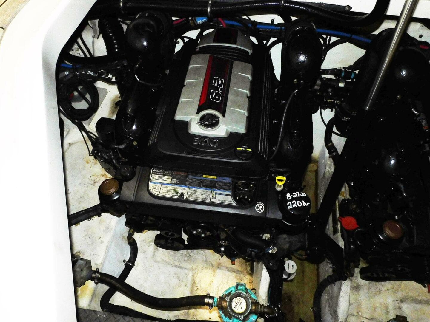 2018 Sea Ray 320 Sundancer — photo 37