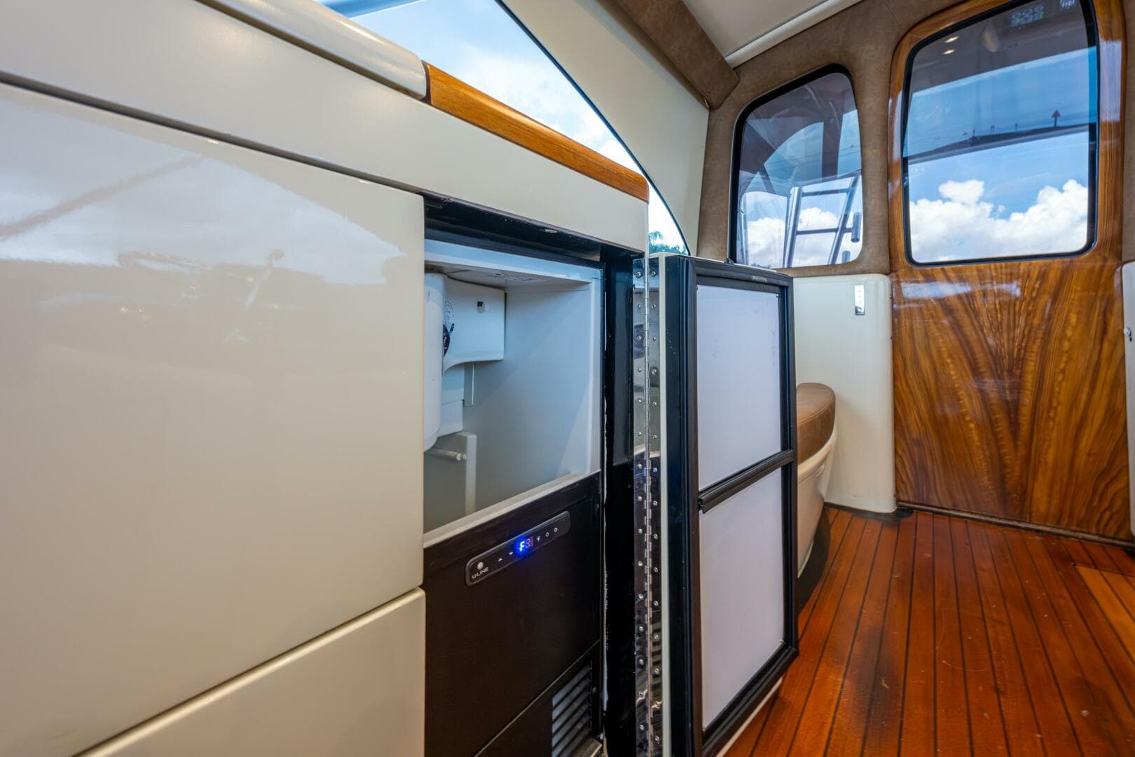 2017 Custom Carolina French Yachts Custom Express Sportfish — photo 25