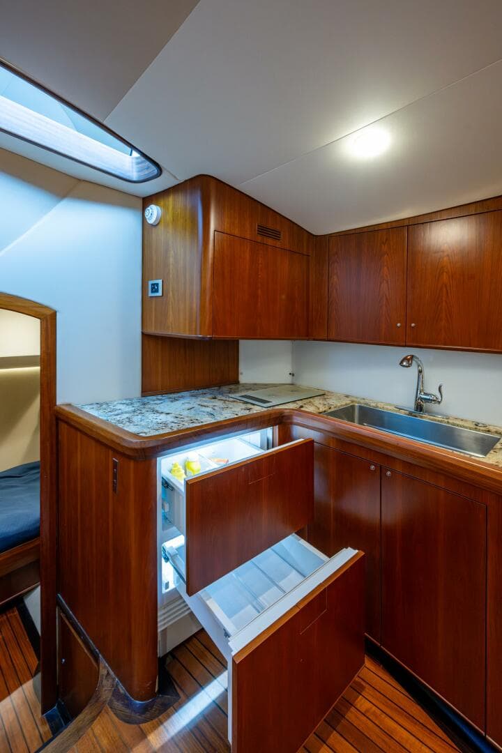 2017 Custom Carolina French Yachts Custom Express Sportfish — photo 7