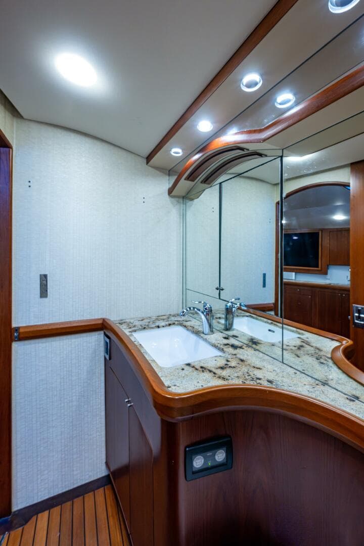 2017 Custom Carolina French Yachts Custom Express Sportfish — photo 34