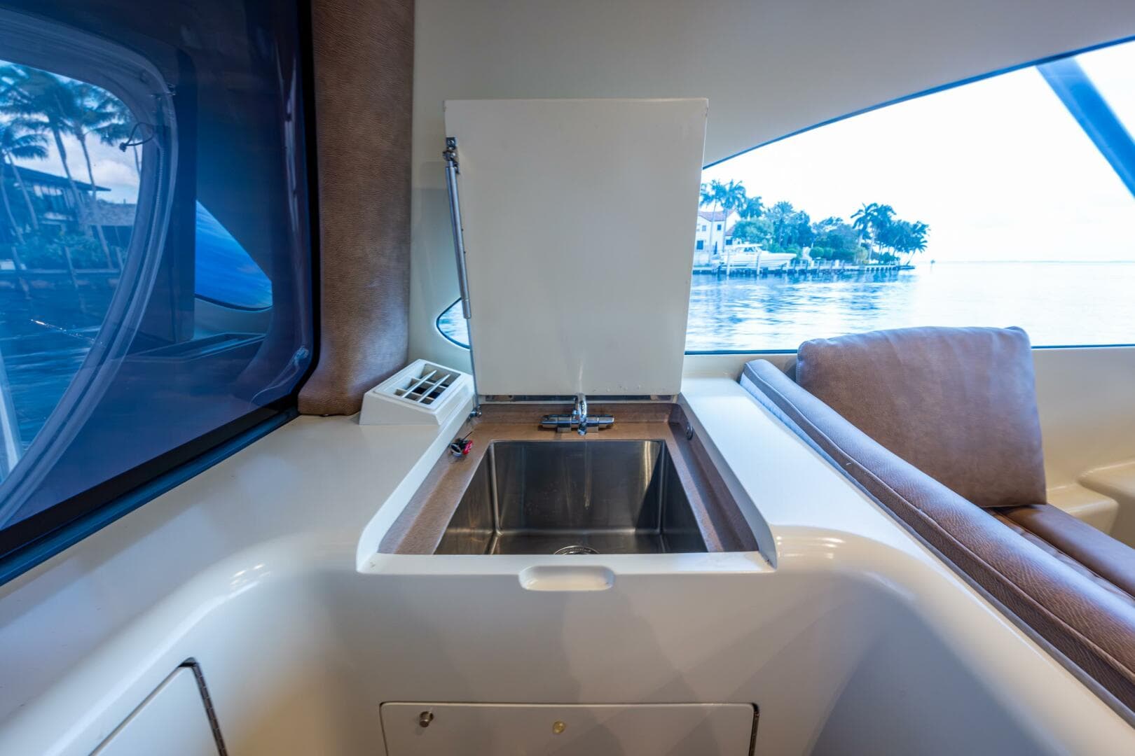 2017 Custom Carolina French Yachts Custom Express Sportfish — photo 18