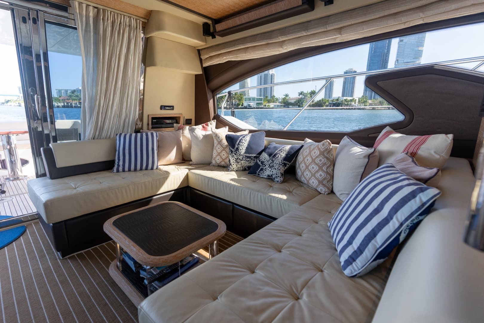 2014 Azimut 64 Flybridge — photo 37