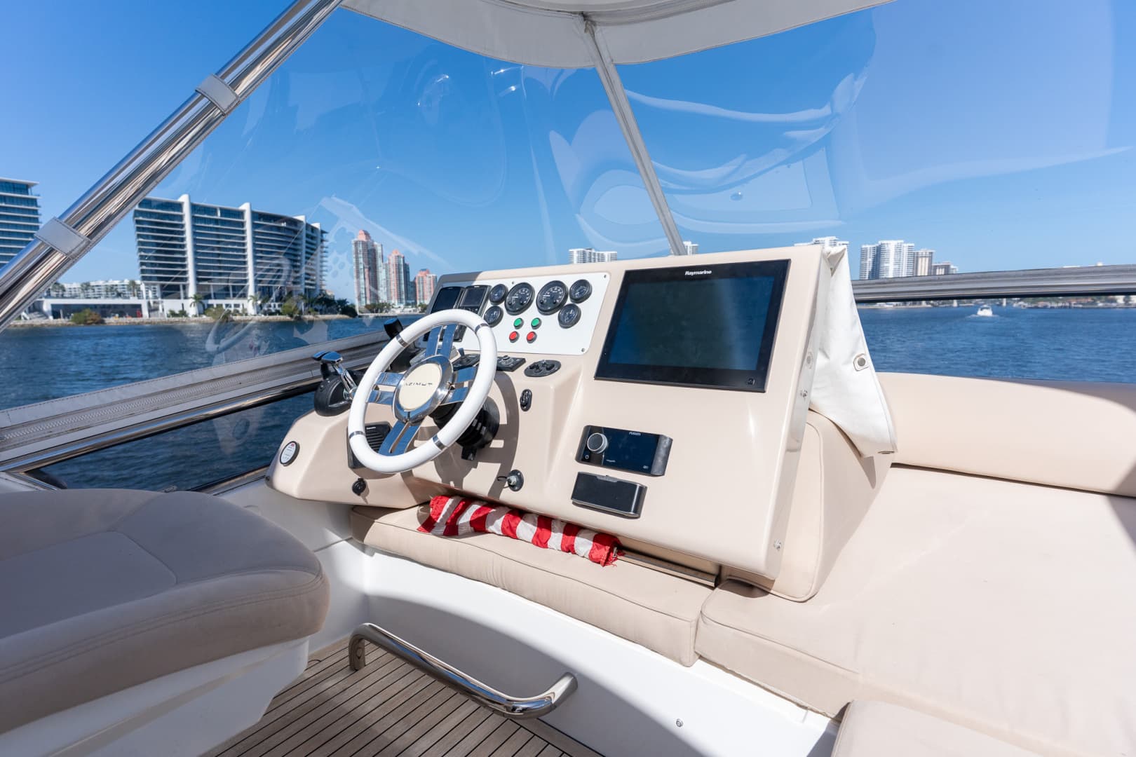2014 Azimut 64 Flybridge — photo 54
