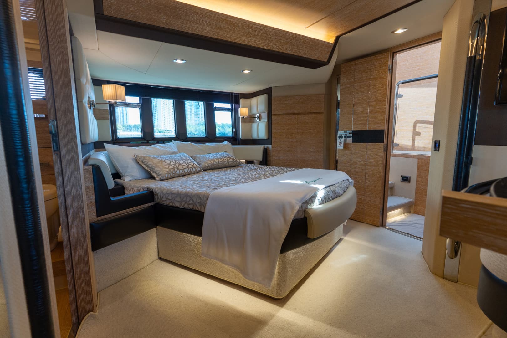 2014 Azimut 64 Flybridge — photo 47