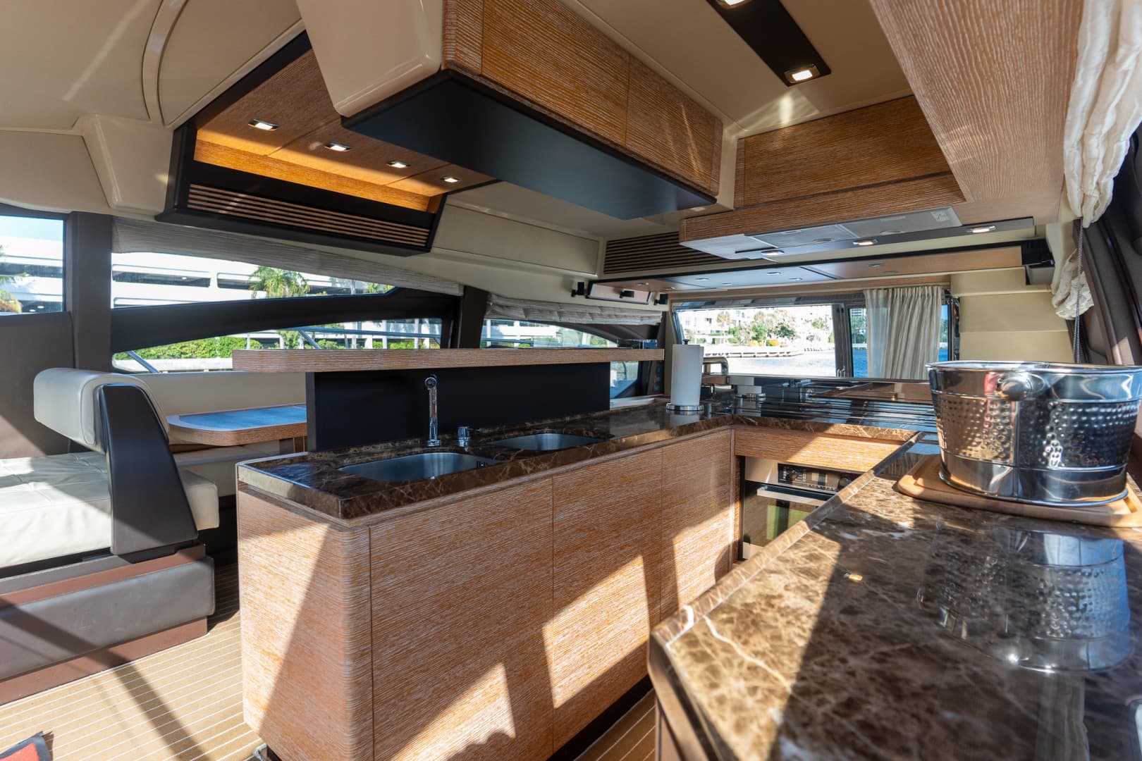 2014 Azimut 64 Flybridge — photo 28