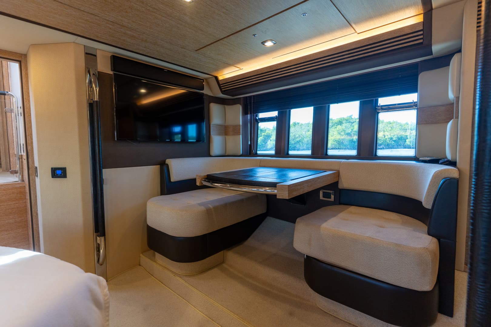 2014 Azimut 64 Flybridge — photo 48