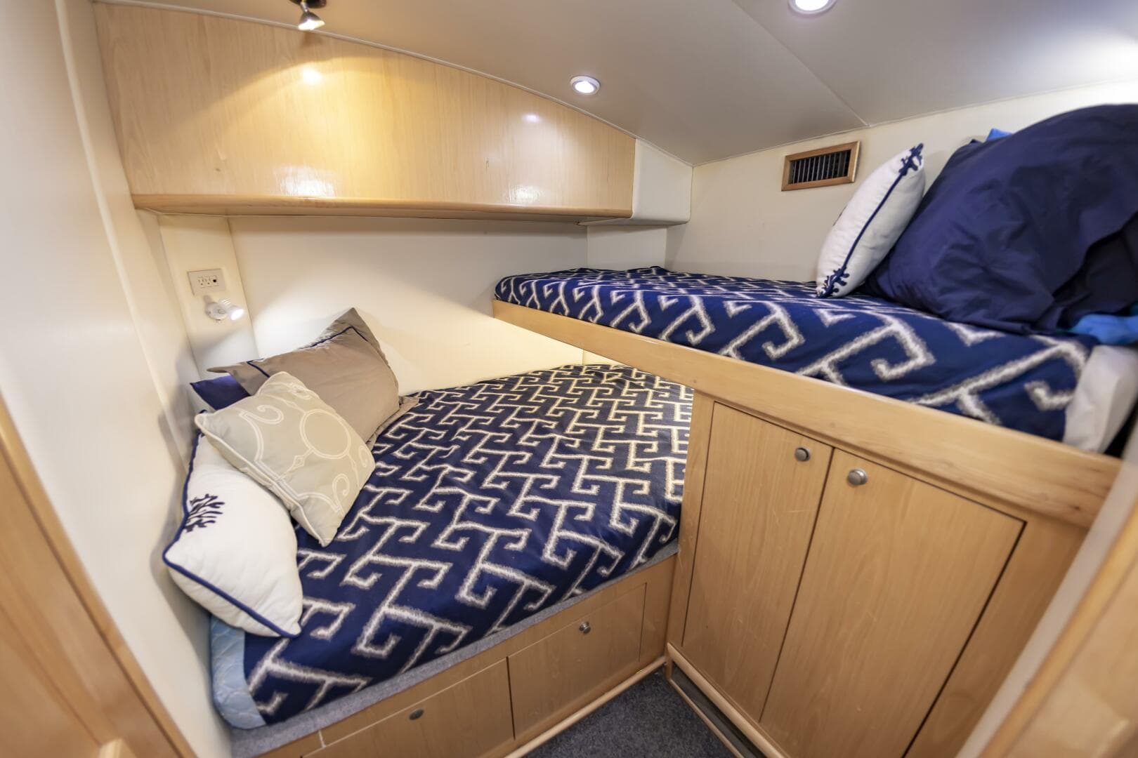 1998 Buddy Davis 52 Convertible — photo 31