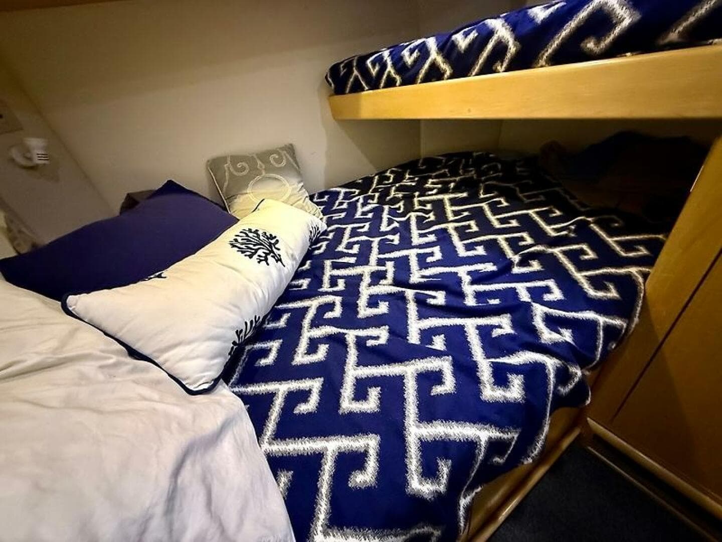 1998 Buddy Davis 52 Convertible — photo 35