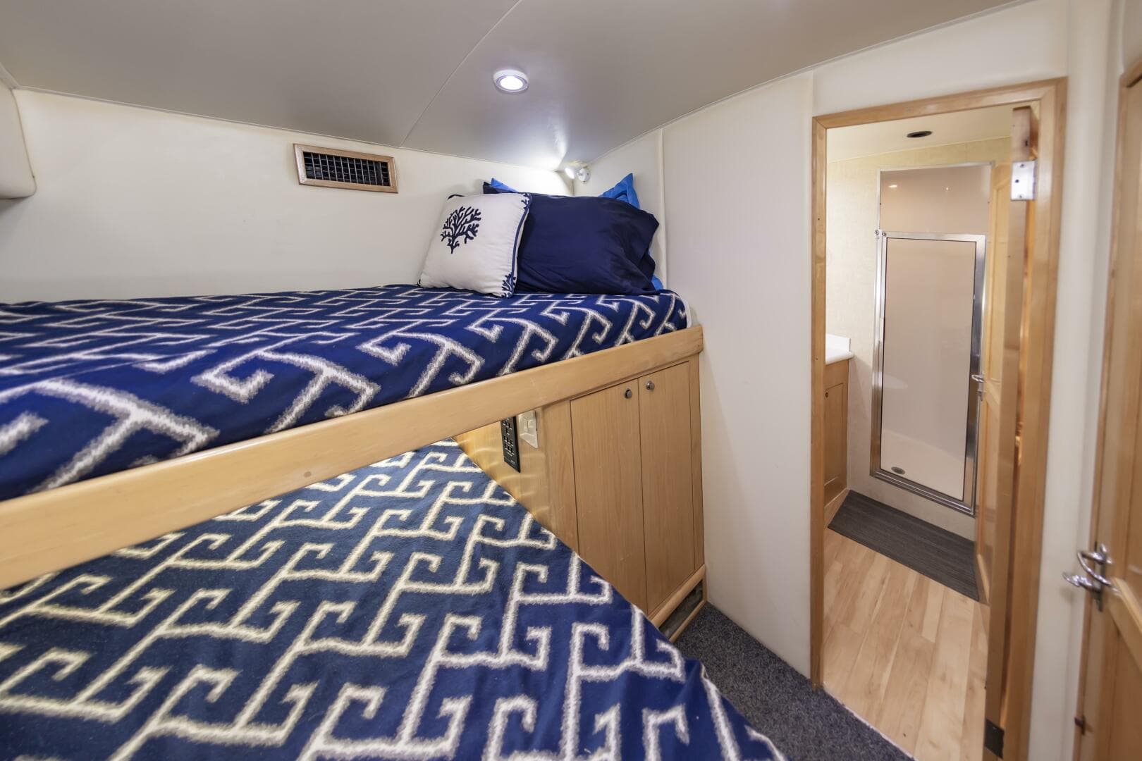 1998 Buddy Davis 52 Convertible — photo 32