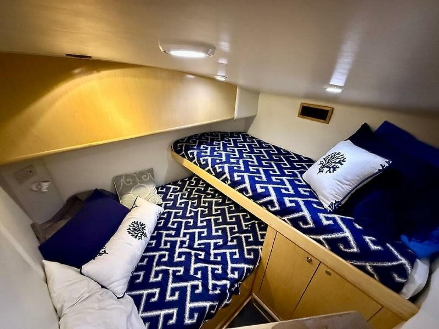 1998 Buddy Davis 52 Convertible — photo 34