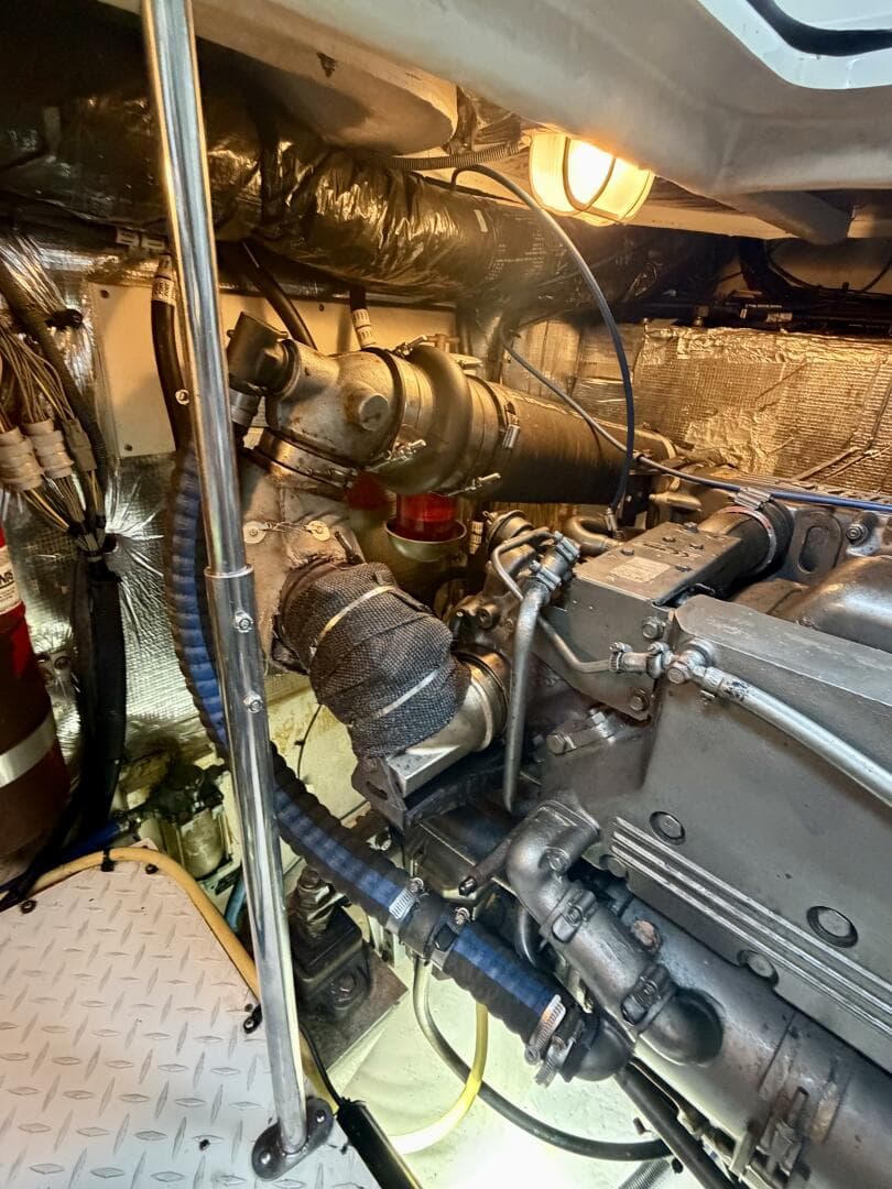 2007 Cruisers Yachts 370 Express — photo 29