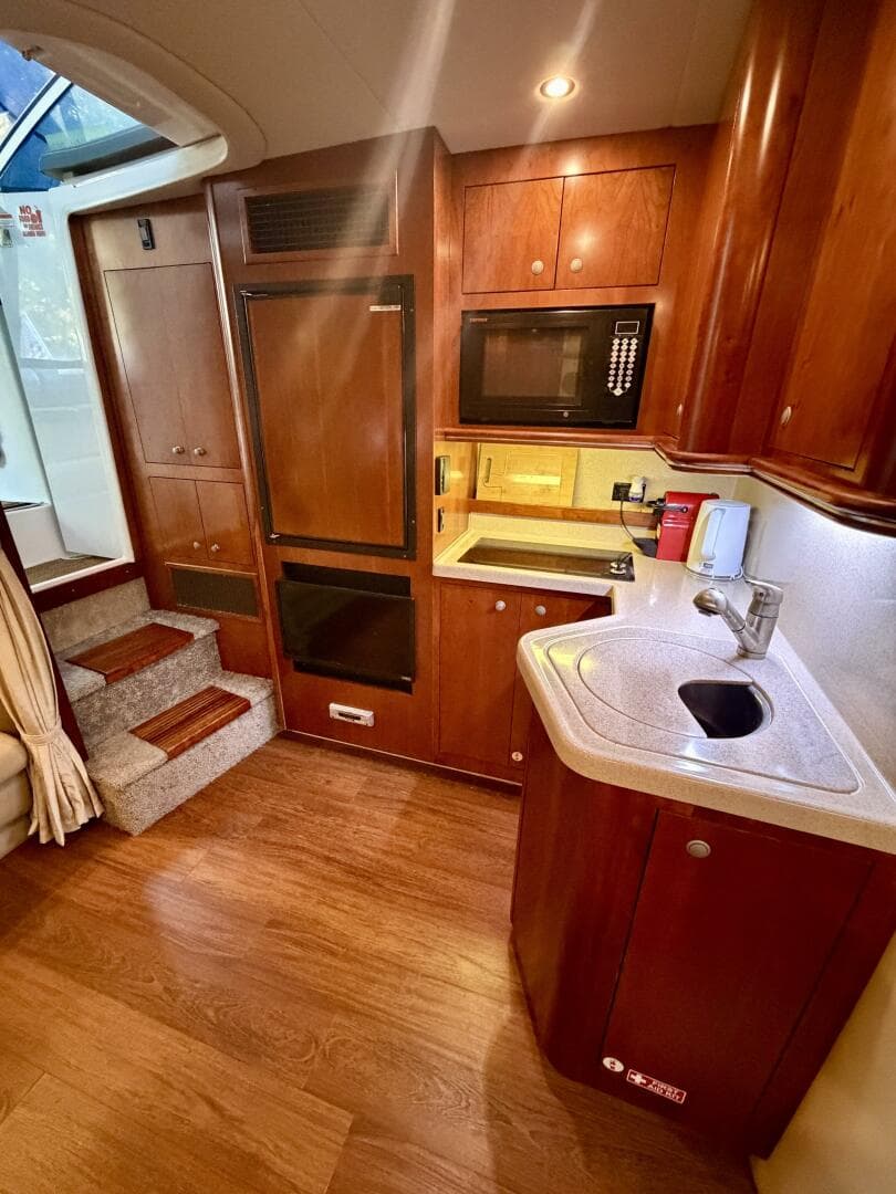 2007 Cruisers Yachts 370 Express — photo 14