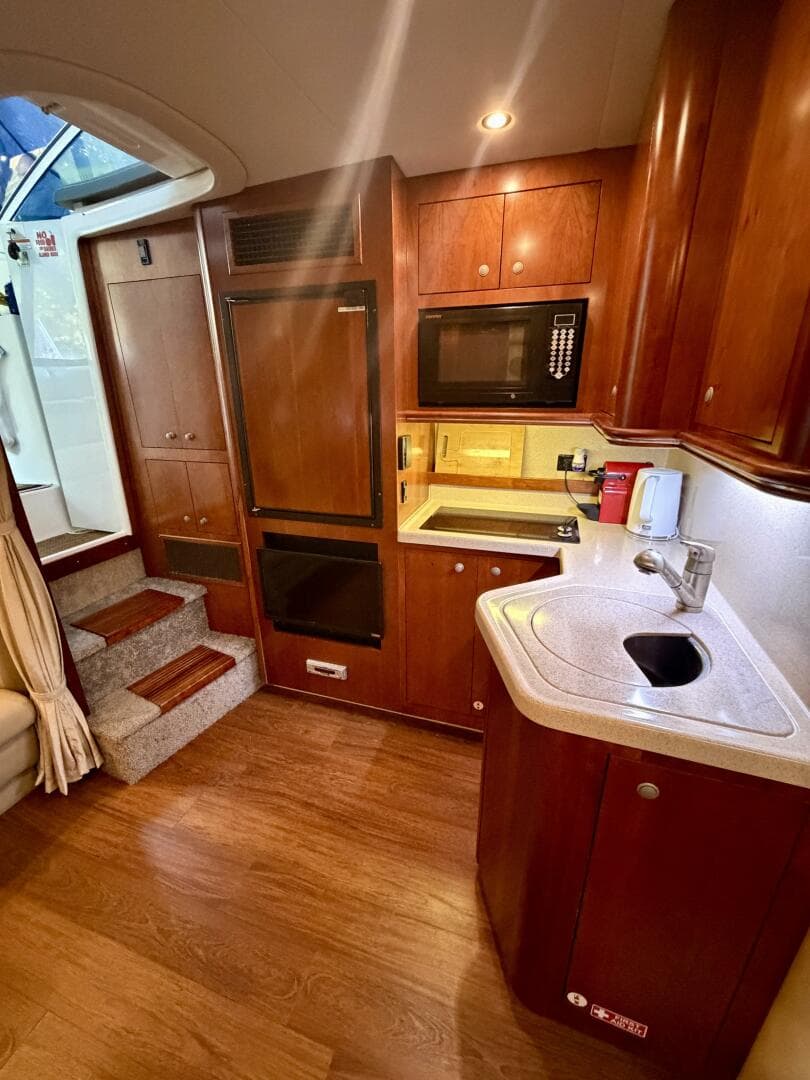 2007 Cruisers Yachts 370 Express — photo 13
