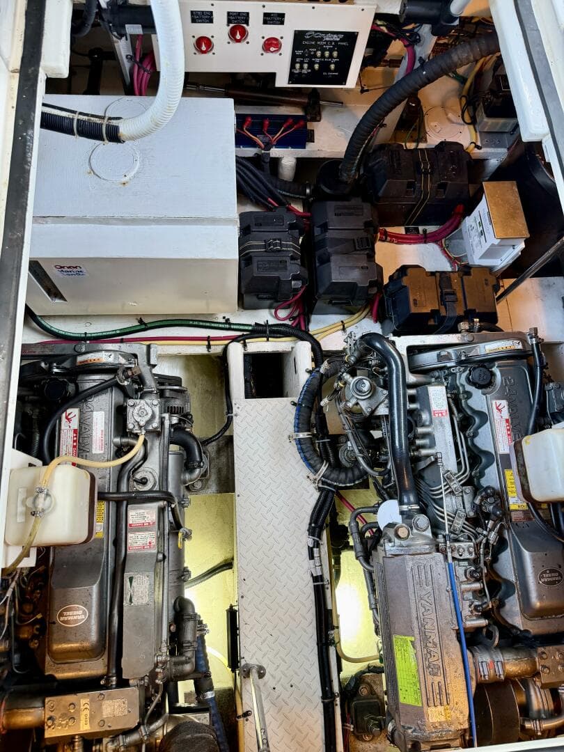 2007 Cruisers Yachts 370 Express — photo 24