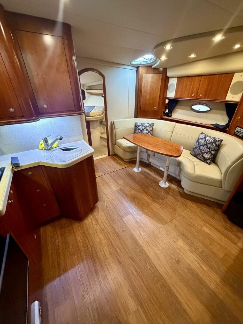 2007 Cruisers Yachts 370 Express — photo 10