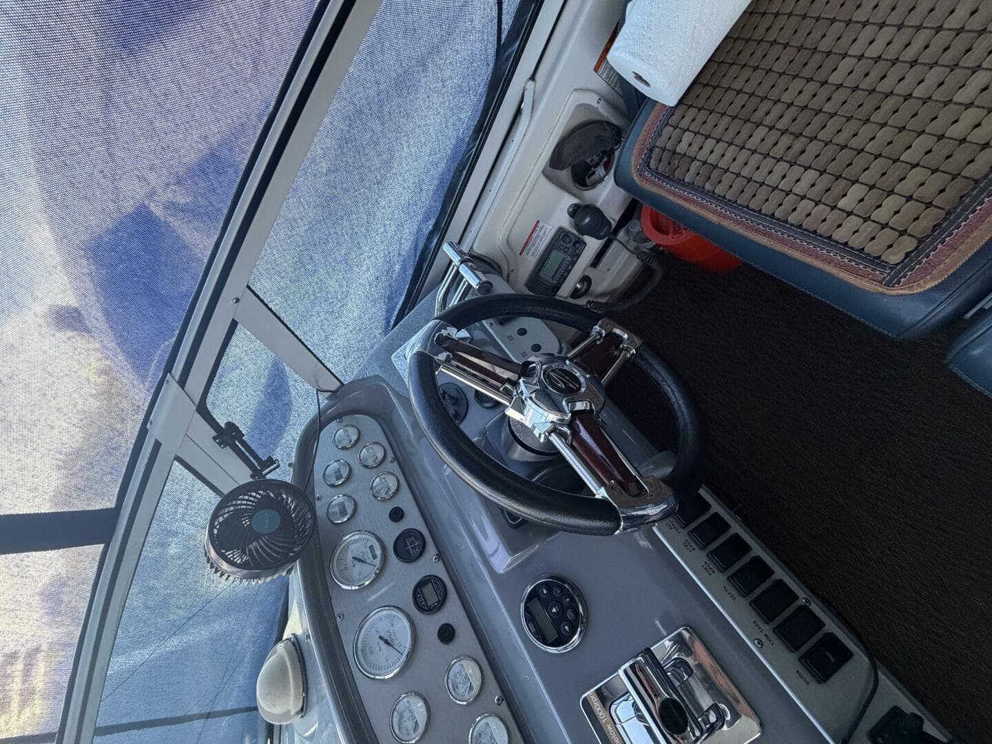 2007 Cruisers Yachts 370 Express — photo 18