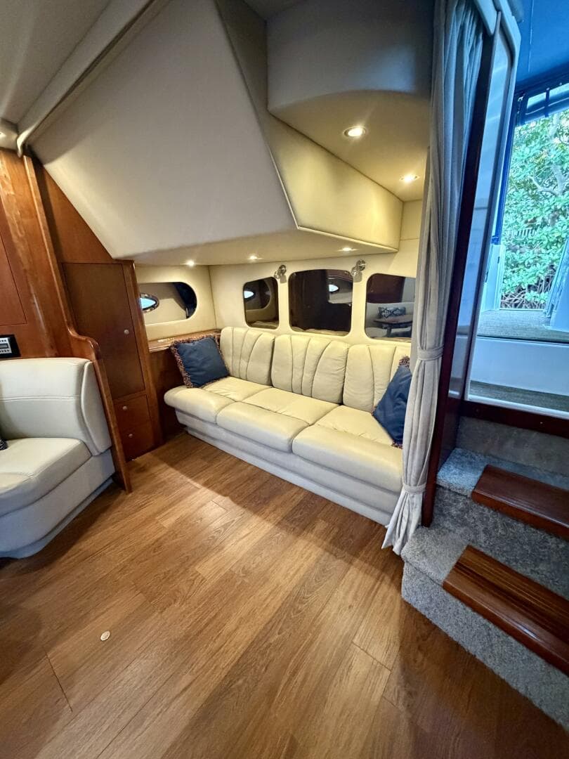 2007 Cruisers Yachts 370 Express — photo 8