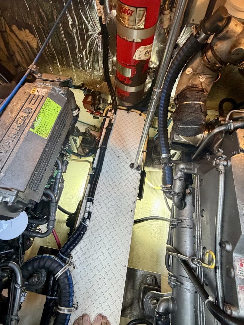 2007 Cruisers Yachts 370 Express — photo 30