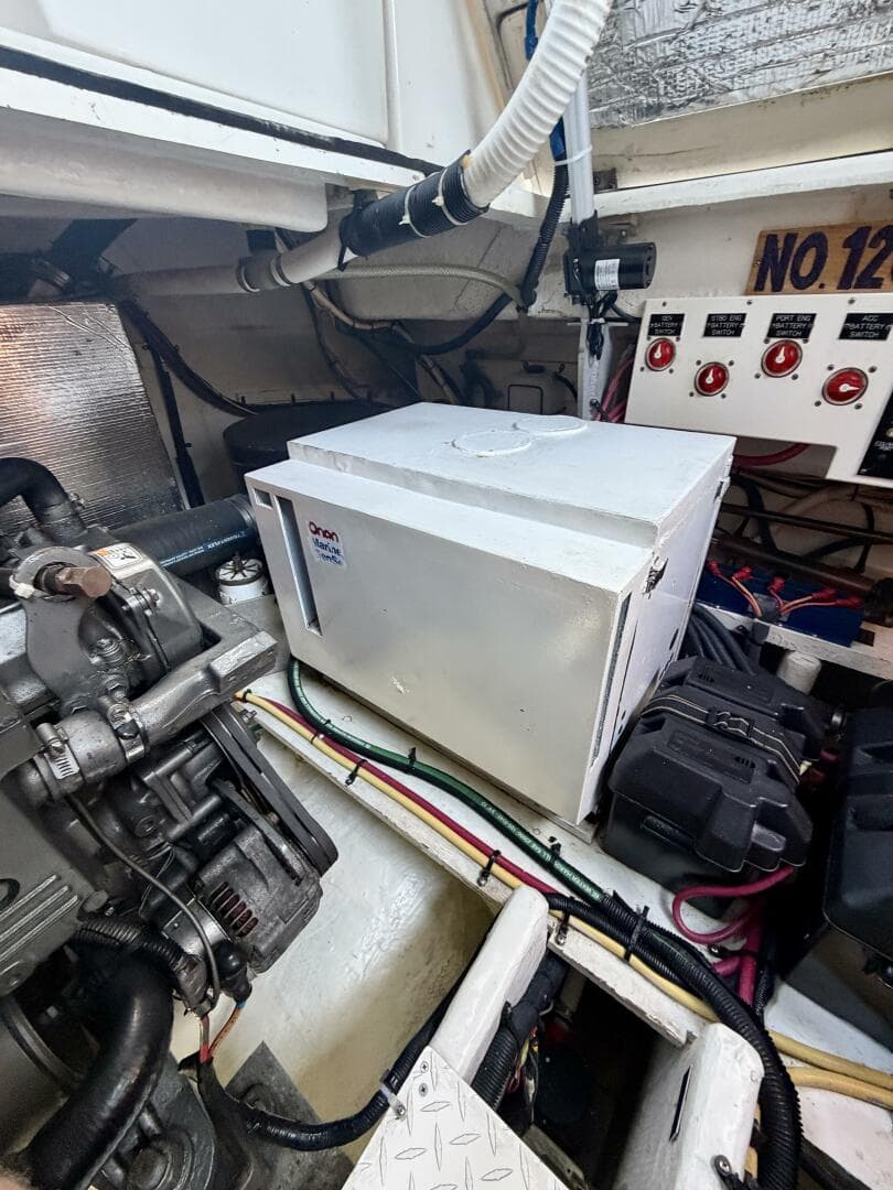 2007 Cruisers Yachts 370 Express — photo 26