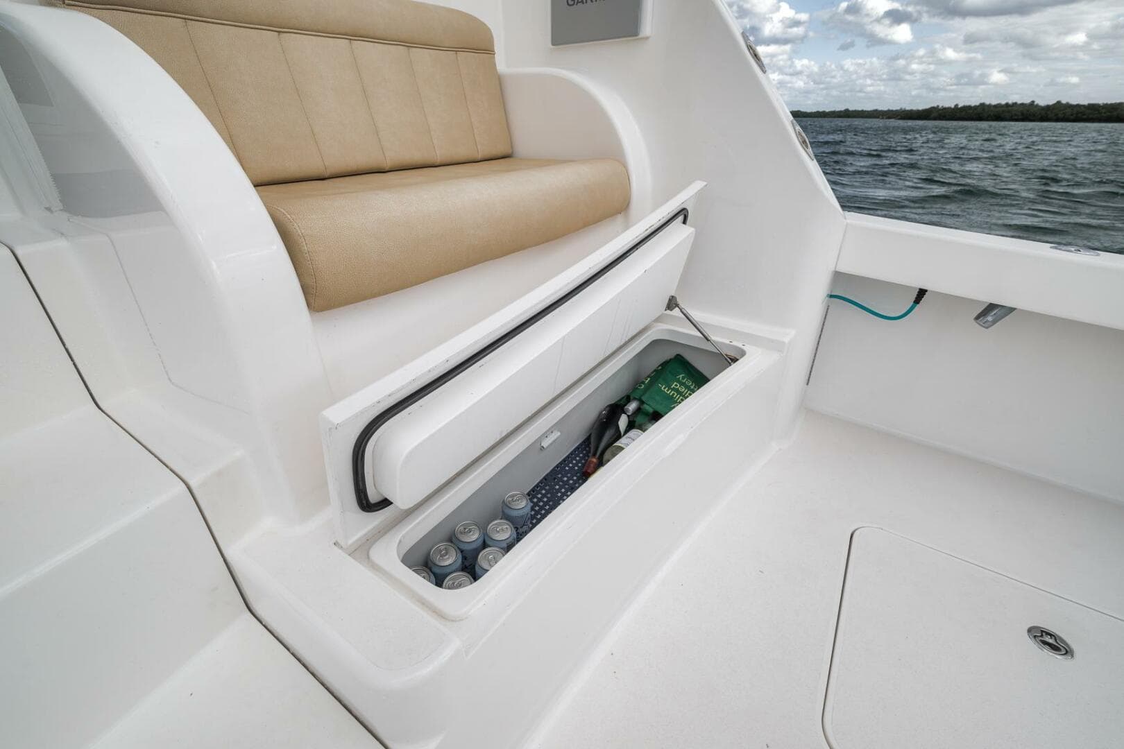 2015 Viking 52 Sport Coupe — photo 28