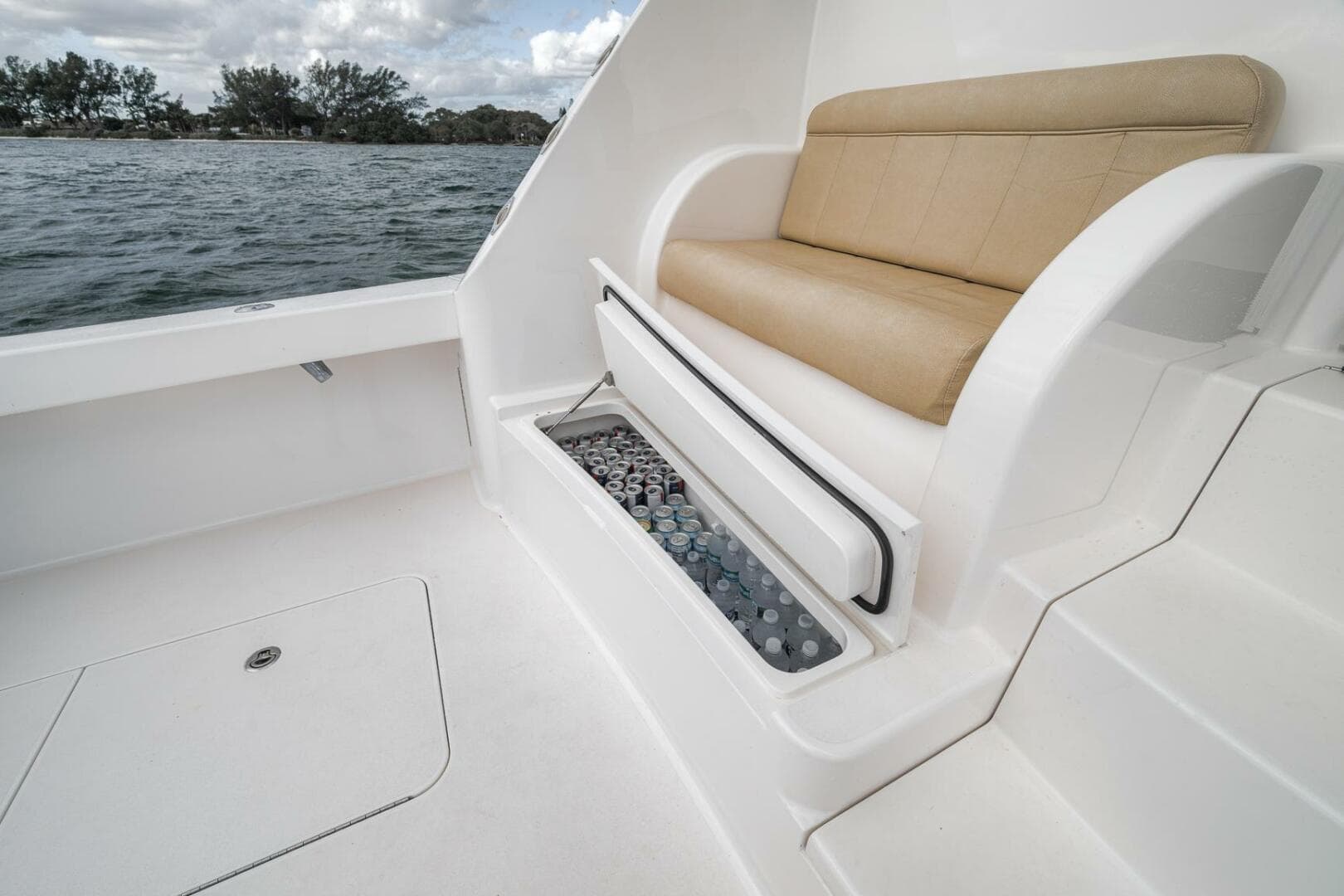 2015 Viking 52 Sport Coupe — photo 25