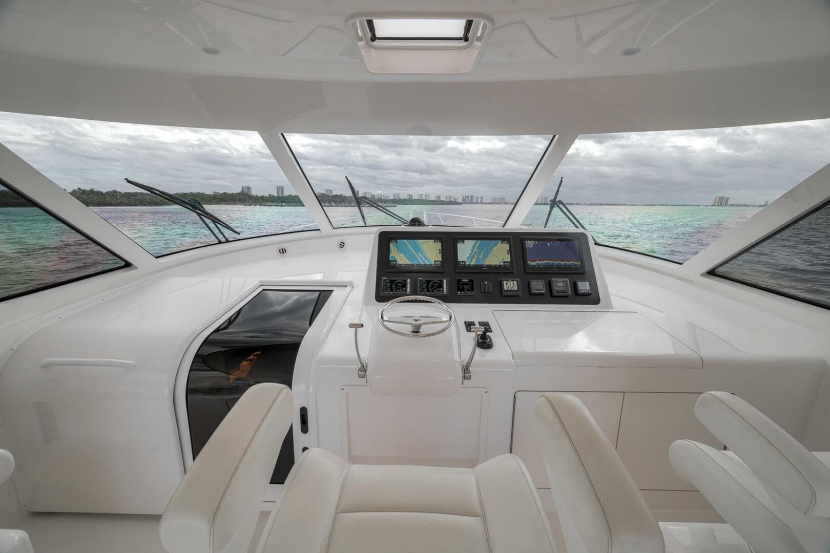2015 Viking 52 Sport Coupe — photo 41