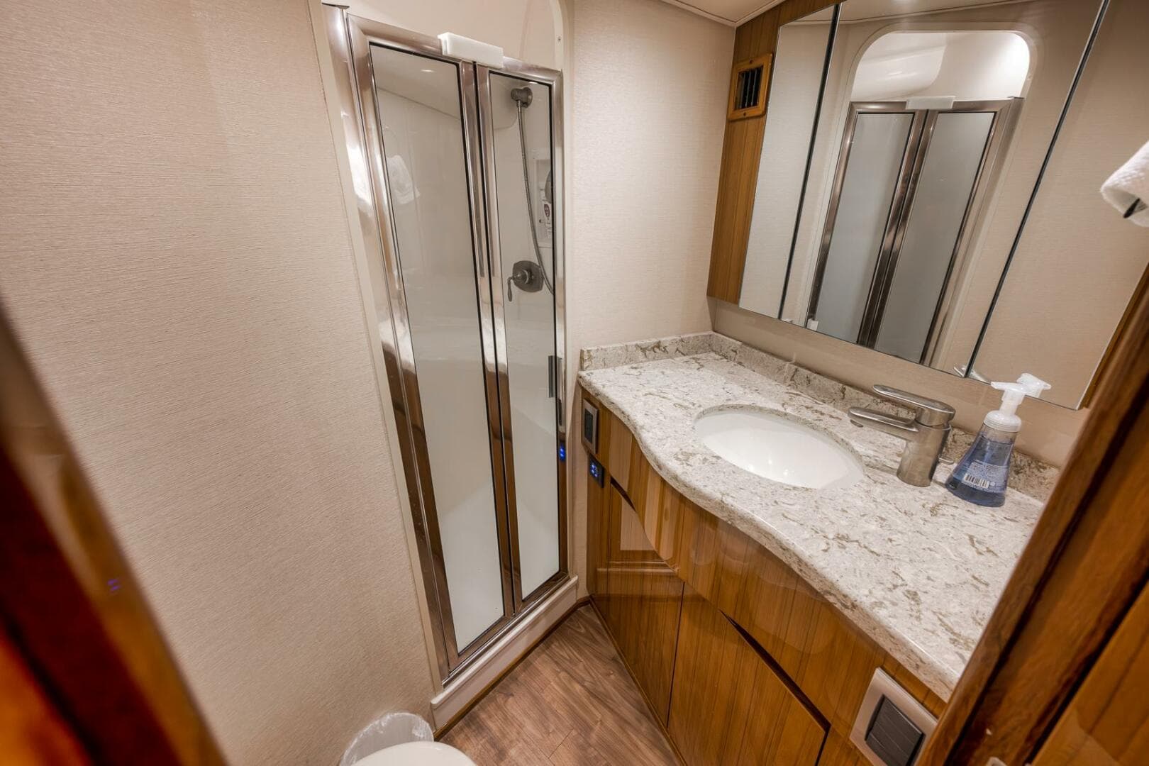 2015 Viking 52 Sport Coupe — photo 63