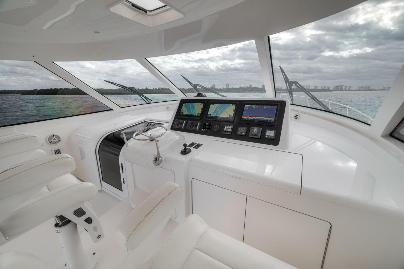 2015 Viking 52 Sport Coupe — photo 40