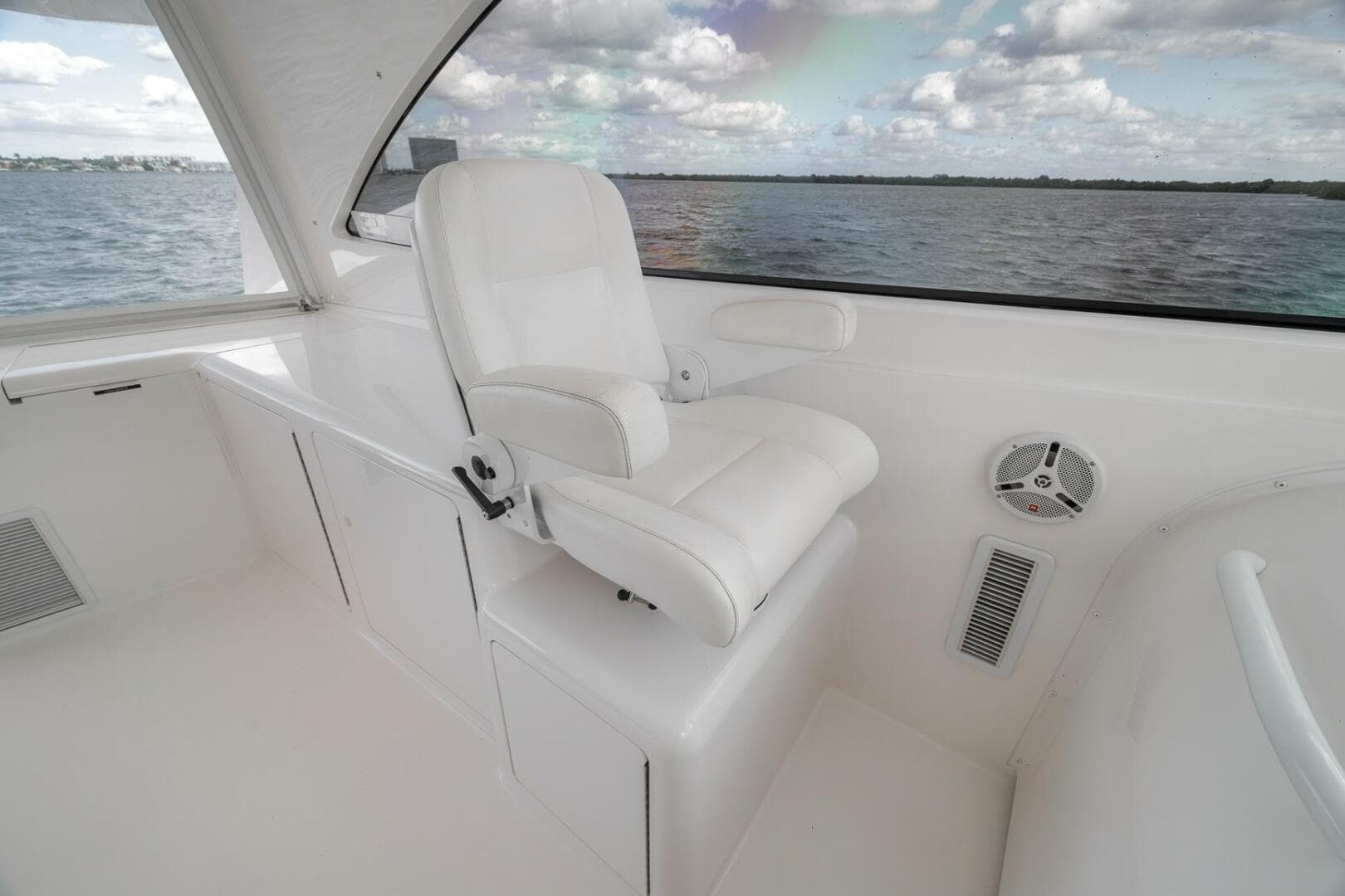 2015 Viking 52 Sport Coupe — photo 47