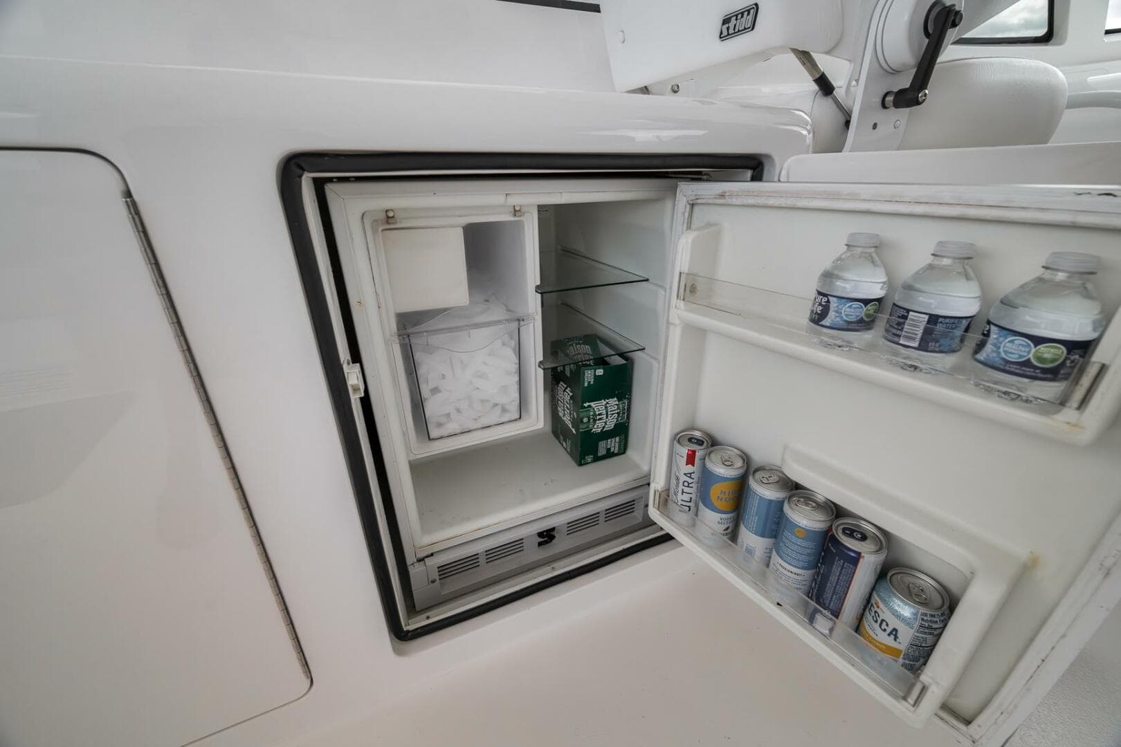 2015 Viking 52 Sport Coupe — photo 49