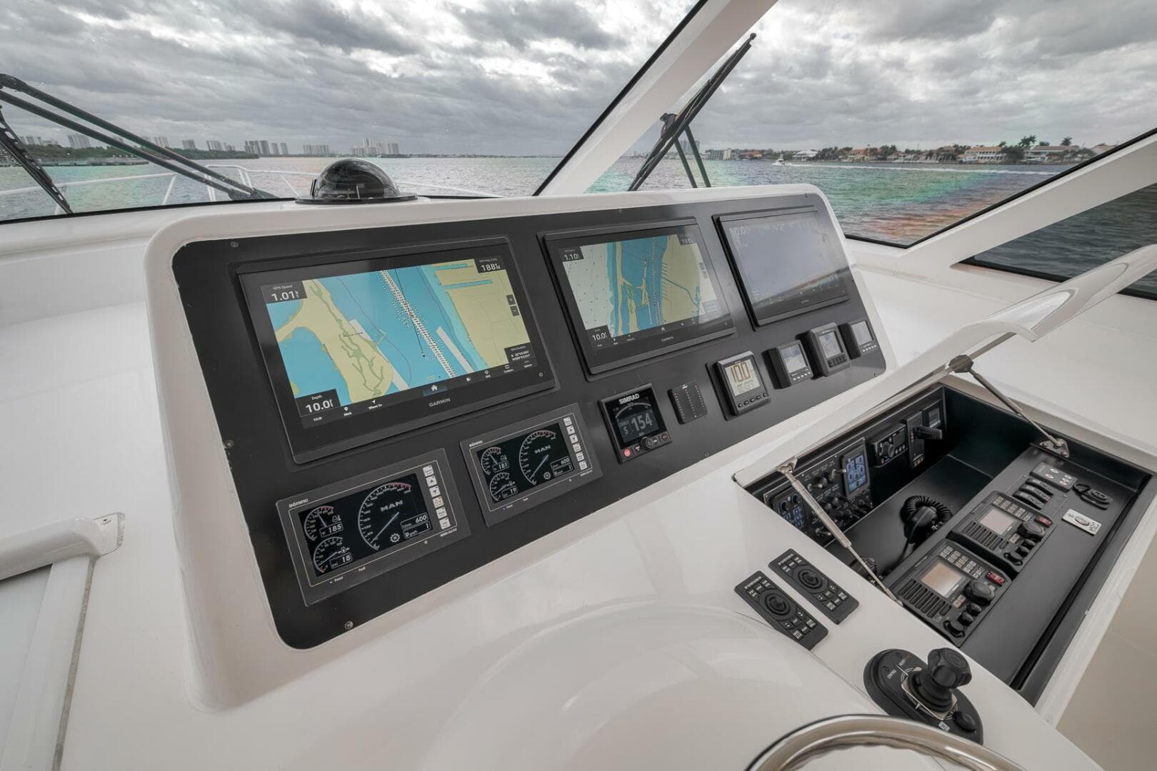 2015 Viking 52 Sport Coupe — photo 43
