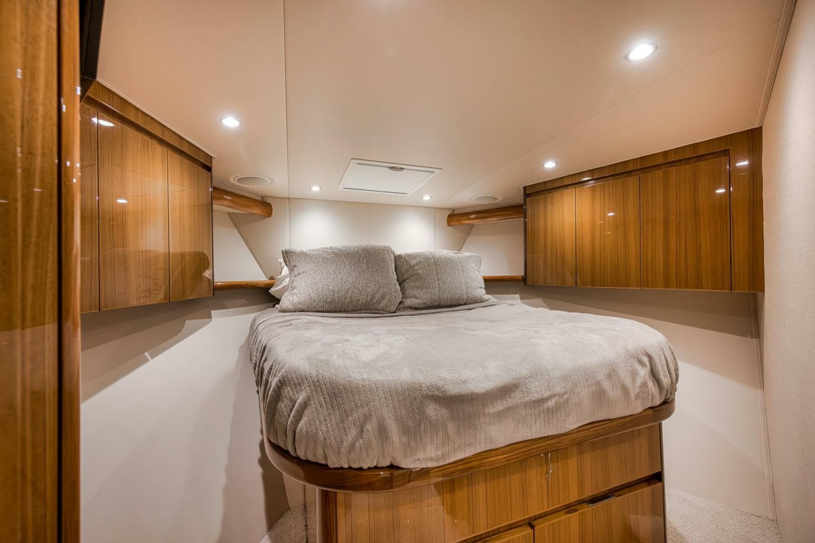 2015 Viking 52 Sport Coupe — photo 60