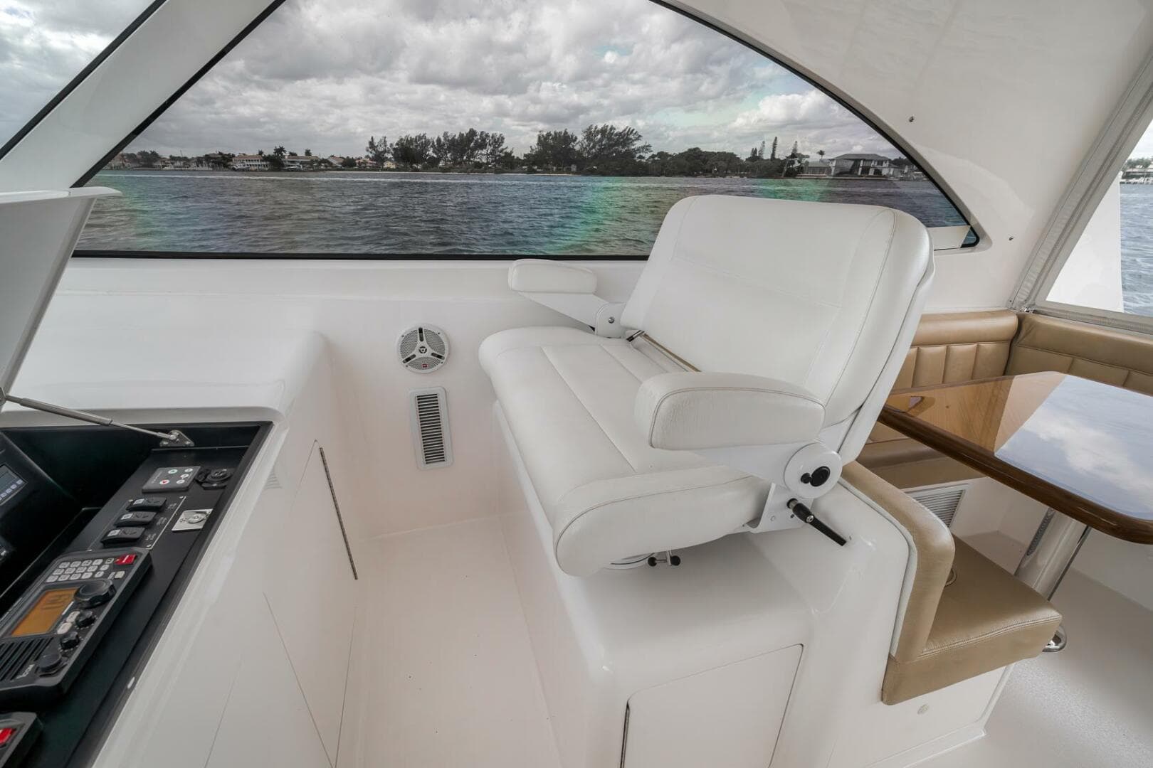 2015 Viking 52 Sport Coupe — photo 46