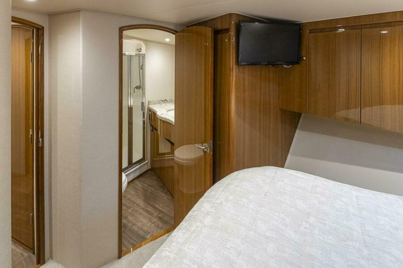 2015 Viking 52 Sport Coupe — photo 61