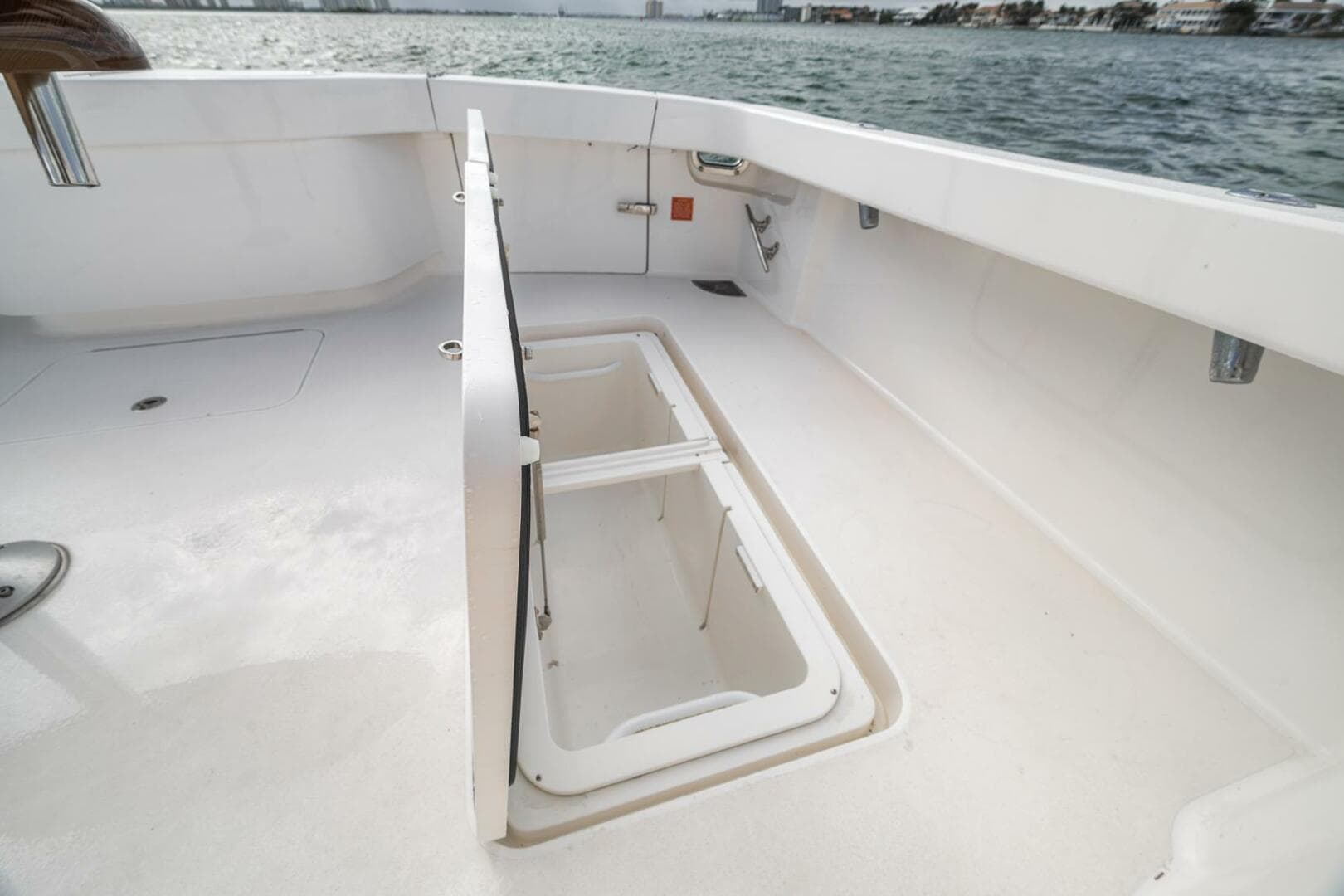 2015 Viking 52 Sport Coupe — photo 31