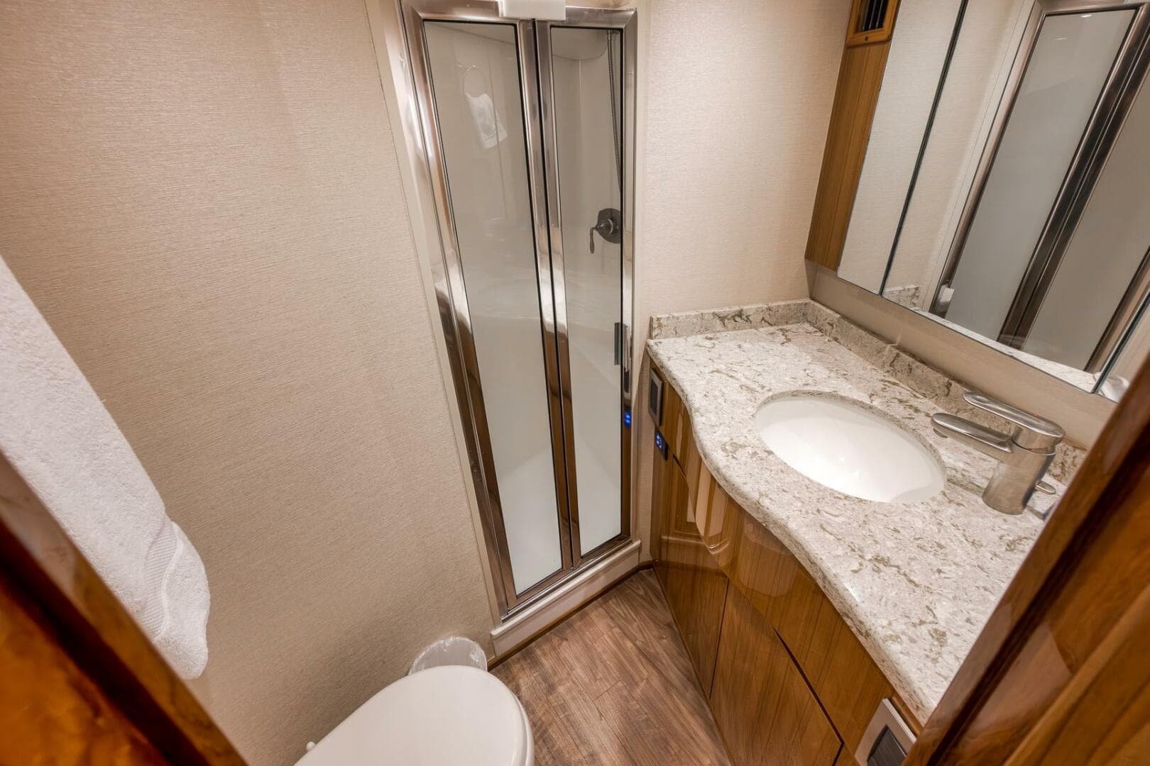 2015 Viking 52 Sport Coupe — photo 62