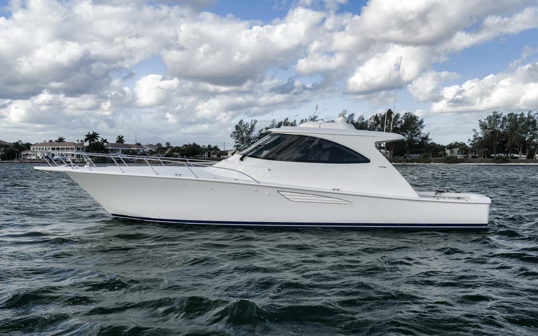 2015 Viking 52 Sport Coupe — photo 6
